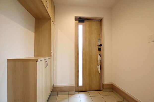 玄関 同仕様シューズボックス付きの玄関♪玄関がスッキリとお使いいただけます♪