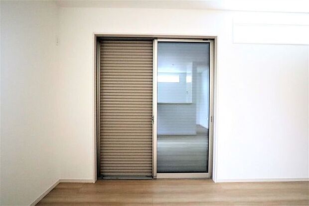 シャッター雨戸 同仕様長期の旅行や台風などの災害に役立ちます!