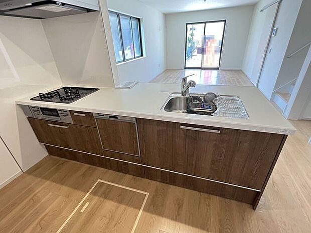 キッチン 同仕様使い勝手の良いカウンターシステムキッチン♪家族の様子を見守りながら家事ができます♪