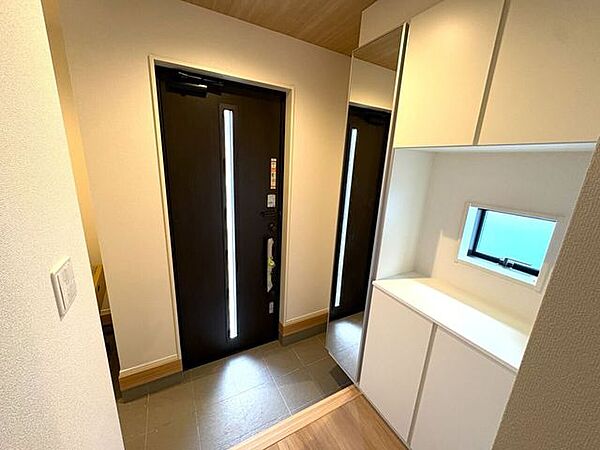シューズボックス付きの玄関♪玄関がスッキリとお使いいただけます♪