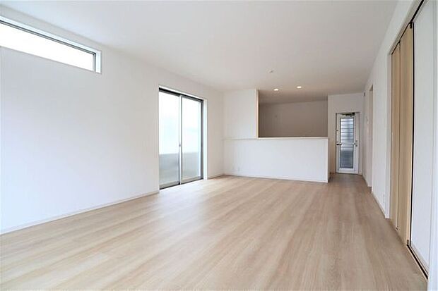 リビング 同仕様明るく開放的な広々リビング♪一家団欒の時間が増えそうです♪