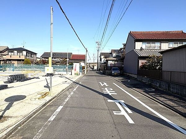 東側前面道路
