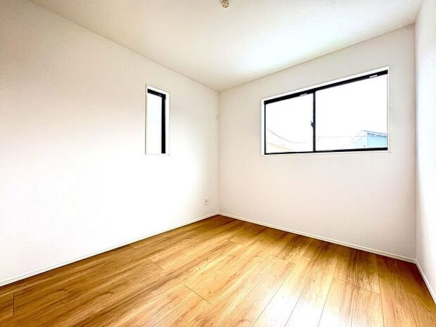 2面採光のお部屋は明るく風通しの良いお部屋です♪