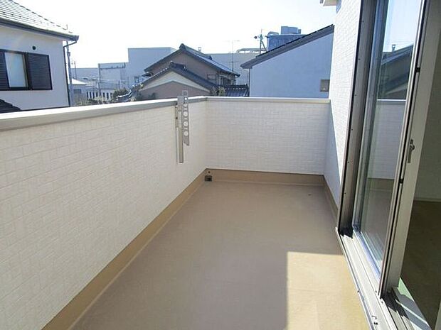 バルコニー 同仕様南向きで日当たり良好です♪