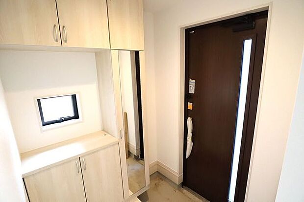 玄関 同仕様シューズボックス付きの玄関♪玄関がスッキリとお使いいただけます♪