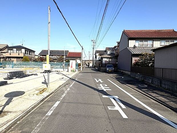 東側前面道路