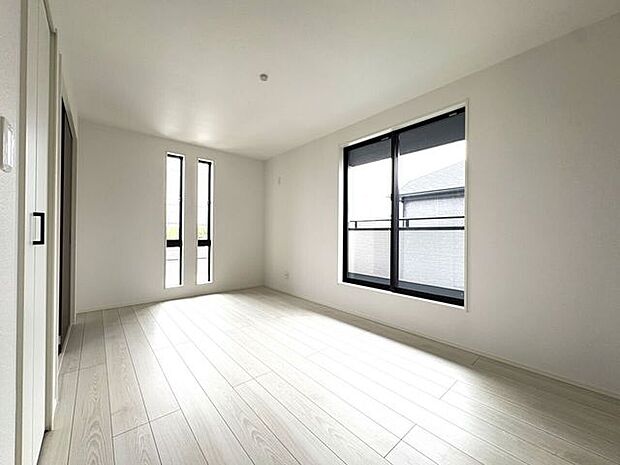 2面採光のお部屋は明るく風通しの良いお部屋です♪