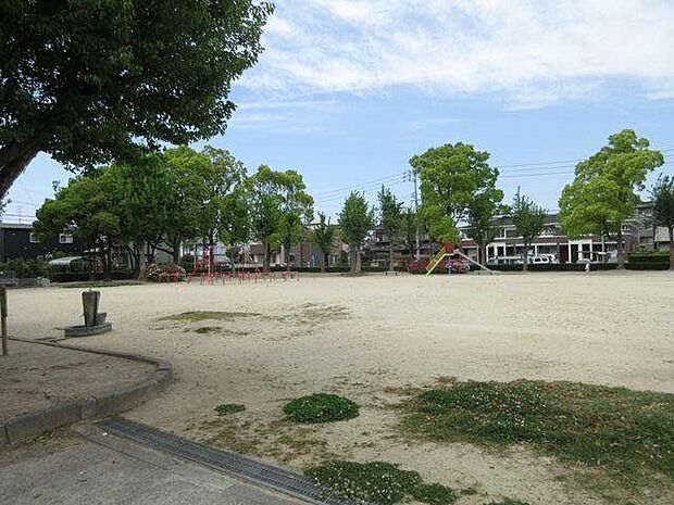 郷中公園 140m