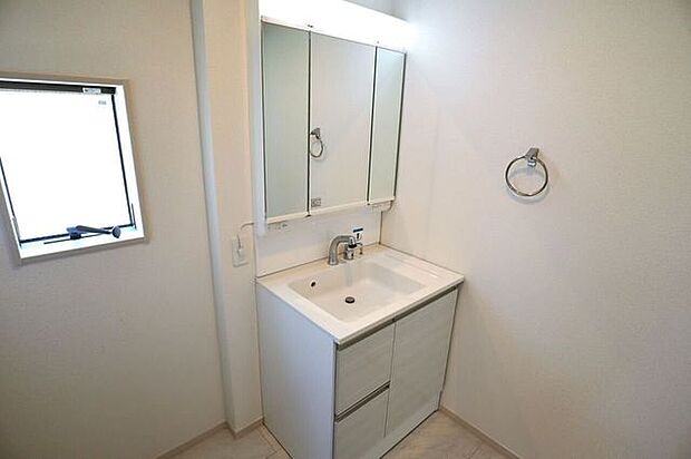 洗面所 同仕様 シャワー付き洗面化粧台♪朝の身支度も楽々♪