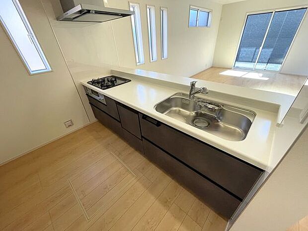 ◇キッチン◇使い勝手の良いカウンターシステムキッチン♪家事がはかどりそうです♪