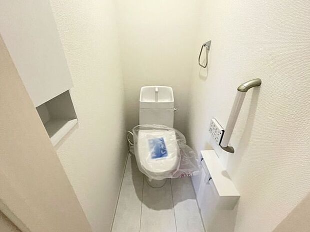 ◇トイレ◇1階2階とも温水洗浄便座♪便座が暖かく、冬でも快適です♪