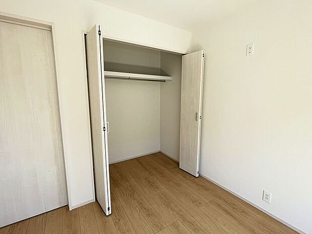 ◇クローゼット◇　全居室収納付き♪お部屋がスッキリとお使いいただけます♪
