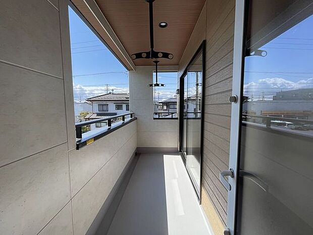 ◇インナーバルコニー◇急な雨も安心のインナーバルコニー♪外からお洗濯物が見えにくくプライバシーも守れますね♪