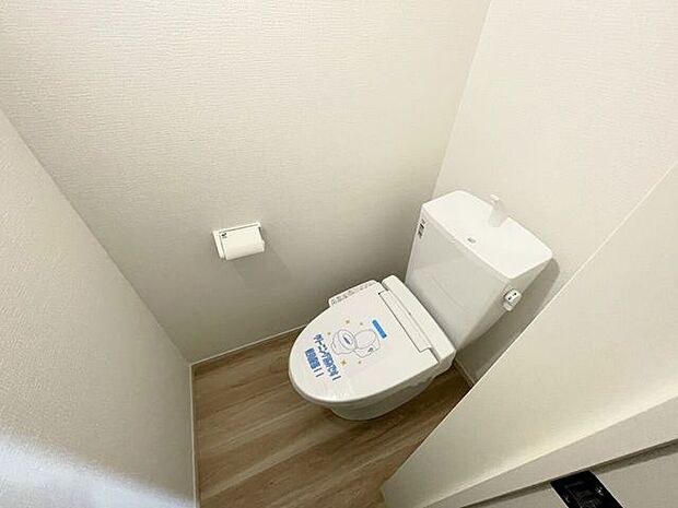 ◇トイレ◇1階2階とも温水洗浄便座♪便座が暖かく、冬でも快適です♪