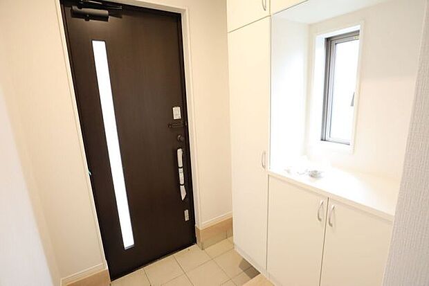 ◇玄関◇　同仕様シューズボックス付きの玄関♪玄関がスッキリとお使いいただけます♪