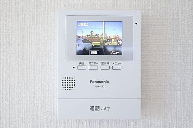 ○カラーモニター付インターホン○　同仕様不在時の訪問は自動で録画されます。訪問者の顔が確認できるのでお子様の留守番にも安心です♪