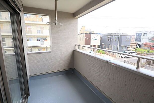 ◇インナーバルコニー◇ 同仕様急な雨も安心のインナーバルコニー♪外からお洗濯物が見えにくくプライバシーも守れますね♪