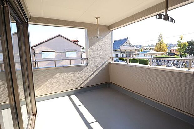 ◇インナーバルコニー◇ 同仕様急な雨も安心のインナーバルコニー♪外からお洗濯物が見えにくくプライバシーも守れますね♪