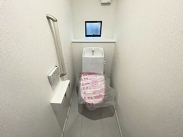 ◇トイレ◇ 1階2階とも温水洗浄便座♪便座が暖かく、冬でも快適です♪