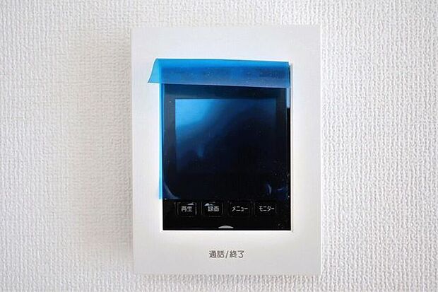 ○カラーモニター付インターホン○　同仕様不在時の訪問は自動で録画されます。訪問者の顔が確認できるのでお子様の留守番にも安心です♪