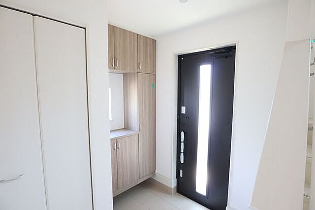 ◇玄関◇ 同仕様シューズボックス付きの玄関♪玄関がスッキリとお使いいただけます♪