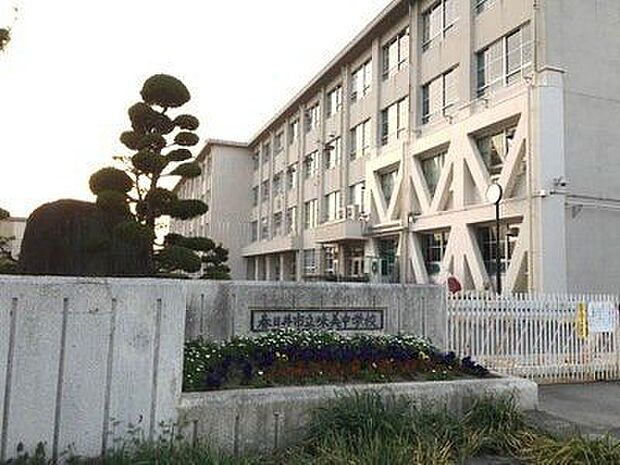 春日井市立味美中学校 350m