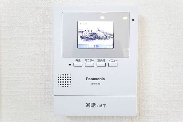 ○カラーモニター付インターホン○　同仕様不在時の訪問は自動で録画されます。訪問者の顔が確認できるのでお子様の留守番にも安心です♪