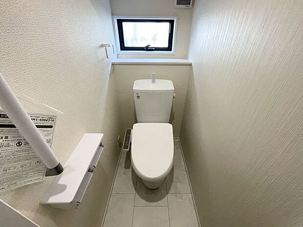 ◇トイレ◇1階2階とも温水洗浄便座♪便座が暖かく、冬でも快適です♪