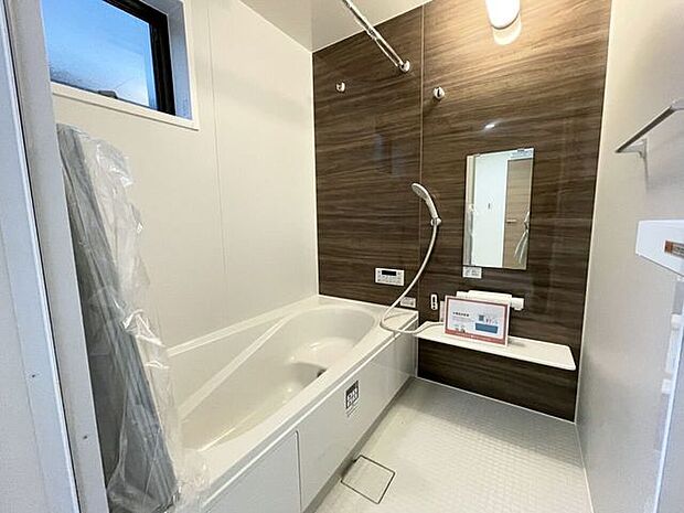 ◇浴室◇一坪サイズの浴室で足が伸ばせて快適です♪浴室暖房乾燥機付で、雨の日でも洗濯物が乾かせます♪