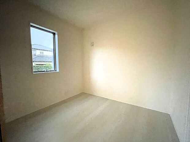 ◇洋室3.7帖◇　キッズスペースや書斎としてもお使いいただけるLDK併設洋室♪