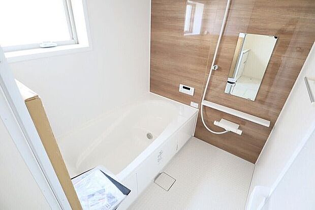 ◇浴室◇　同仕様一坪サイズの浴室で足が伸ばせて快適です♪浴室暖房乾燥機付で、雨の日でも洗濯物が乾かせます♪