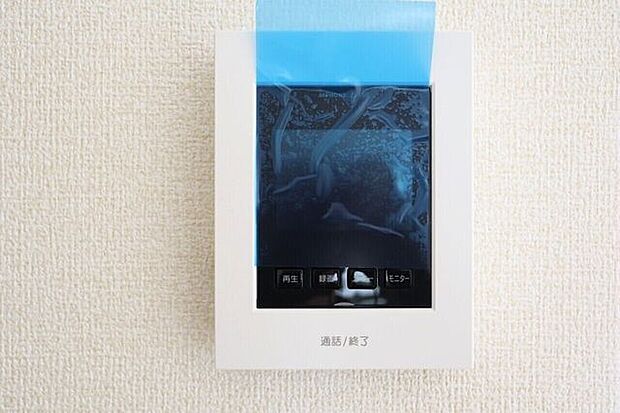 ○カラーモニター付インターホン○ 同仕様不在時の訪問は自動で録画されます。訪問者の顔が確認できるのでお子様の留守番にも安心です♪