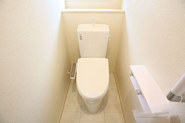 ◇トイレ◇ 同仕様1階2階とも温水洗浄便座♪便座が暖かく、冬でも快適です♪