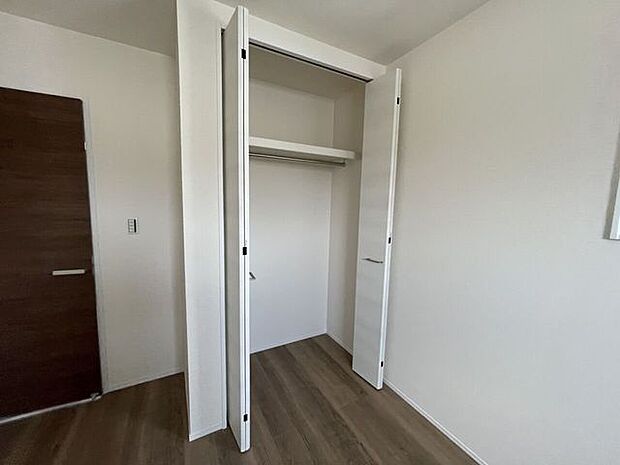 ◇クローゼット◇全居室収納付き♪お部屋がスッキリとお使いいただけます♪