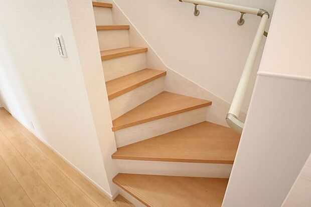 ◇リビング階段◇ 同仕様ご家族と自然と顔を合わせられるリビング階段仕様♪
