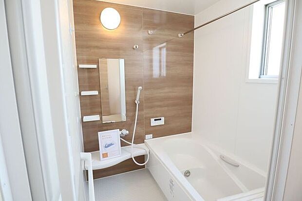 ◇浴室◇ 同仕様一坪サイズの浴室で足が伸ばせて快適です♪浴室暖房乾燥機付で、雨の日でも洗濯物が乾かせます♪