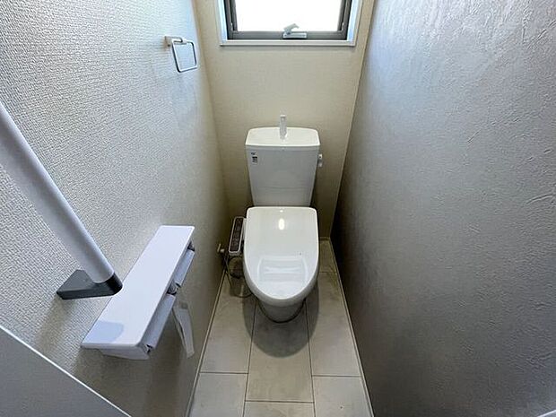 ◇トイレ◇1階2階とも温水洗浄便座♪便座が暖かく、冬でも快適です♪