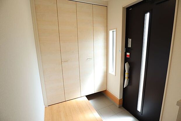 ◇玄関◇ 同仕様シューズボックス付きの玄関♪玄関がスッキリとお使いいただけます♪