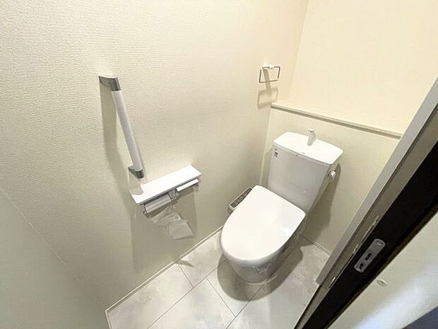 ◇トイレ◇1階2階とも温水洗浄便座♪便座が暖かく、冬でも快適です♪