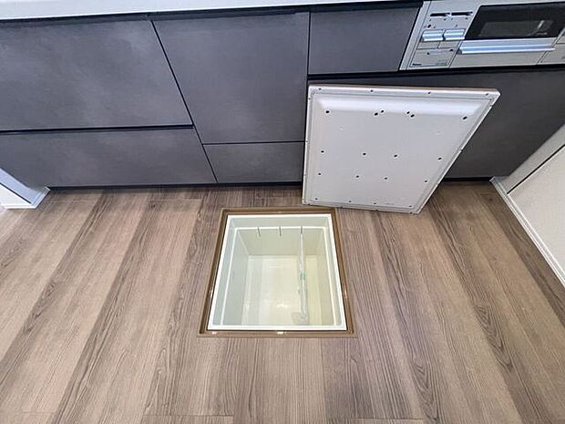 ○床下収納○あまり使わないものの収納に是非!キッチンがスッキリ片付きます♪