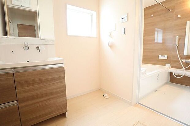 ◇洗面所◇ 同仕様シャワー付き洗面化粧台♪三面鏡付で朝の身支度もラクラクです♪