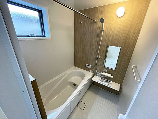◇浴室◇ 同仕様一坪サイズの浴室で足が伸ばせて快適です♪浴室暖房乾燥機付で、雨の日でも洗濯物が乾かせます♪