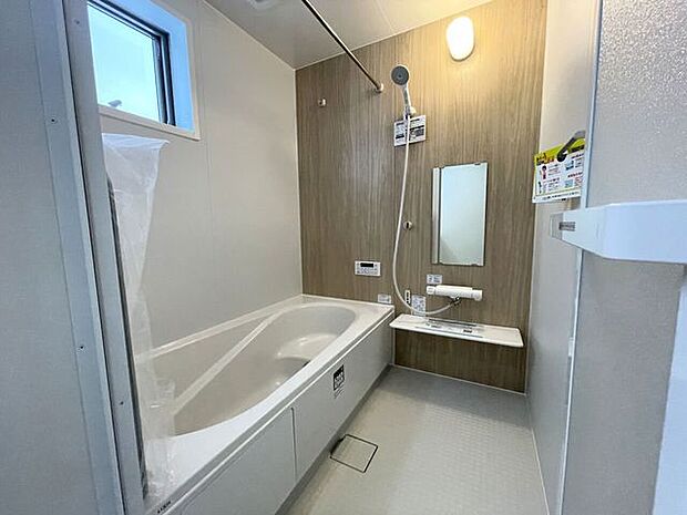 ◇浴室◇一坪サイズの浴室で足が伸ばせて快適です♪浴室暖房乾燥機付で、雨の日でも洗濯物が乾かせます♪