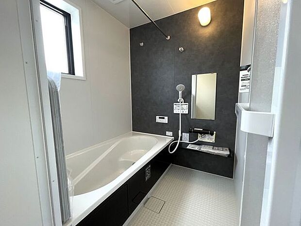 ◇浴室◇　一坪サイズの浴室で足が伸ばせて快適です♪浴室暖房乾燥機付で、雨の日でも洗濯物が乾かせます♪