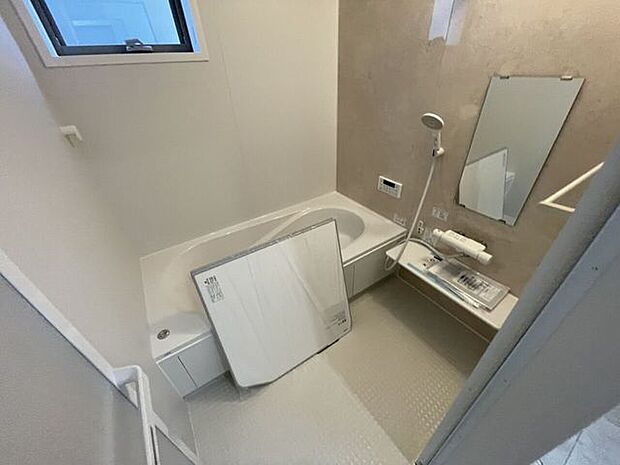 ◇浴室◇一坪サイズの浴室で足が伸ばせて快適です♪浴室暖房乾燥機付で、雨の日でも洗濯物が乾かせます♪