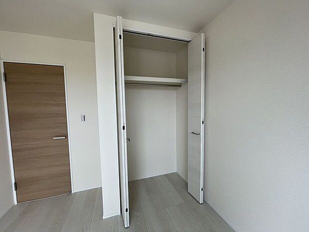 ◇クローゼット◇　全居室収納付き♪お部屋がスッキリとお使いいただけます♪