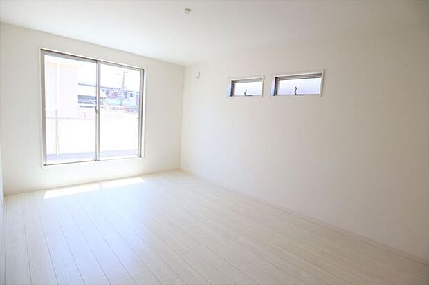 ◇洋室◇　同仕様2面採光のお部屋は明るく風通しが良いです♪収納もしっかり出来ますよ！