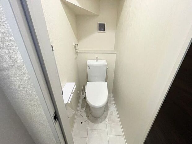 ◇トイレ◇ウォシュレット付き♪1階と2階にトイレがあり夜間の上り下りがないのが嬉しいですね♪