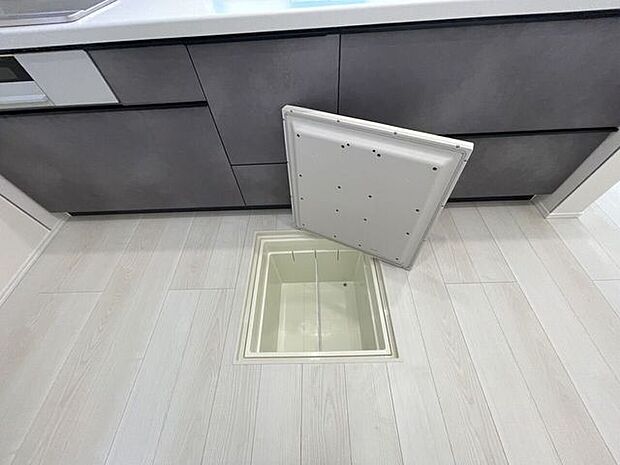 ○床下収納○あまり使わないものの収納に是非!キッチンがスッキリ片付きます♪