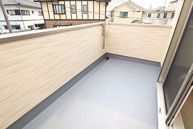 ◇バルコニー◇　同仕様南向きバルコニー♪陽当たりが良く洗濯物が良く乾きそうです♪便利な洗濯金物が付いています。